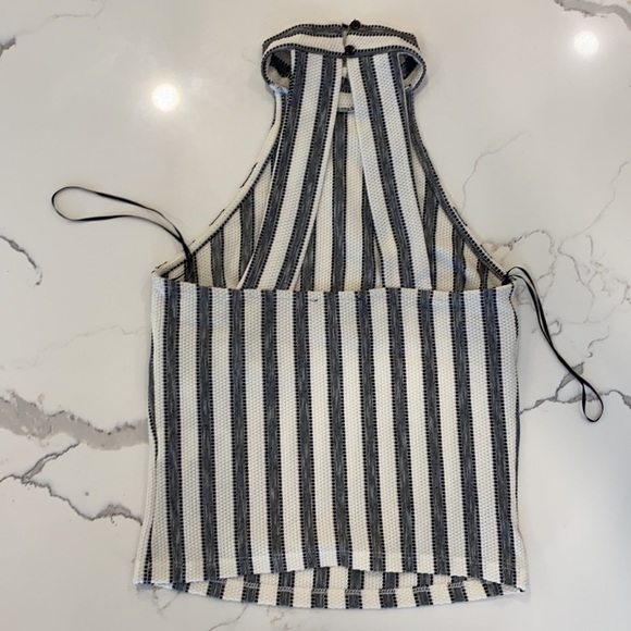Stripe Halter Neck Cropped Top - Picture 2 of 4